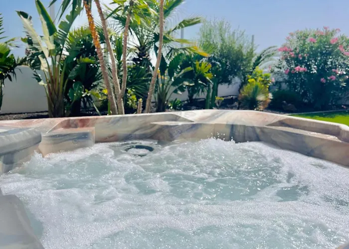 Villa El Palmeral - Exlusive With Private, Heated Pool In