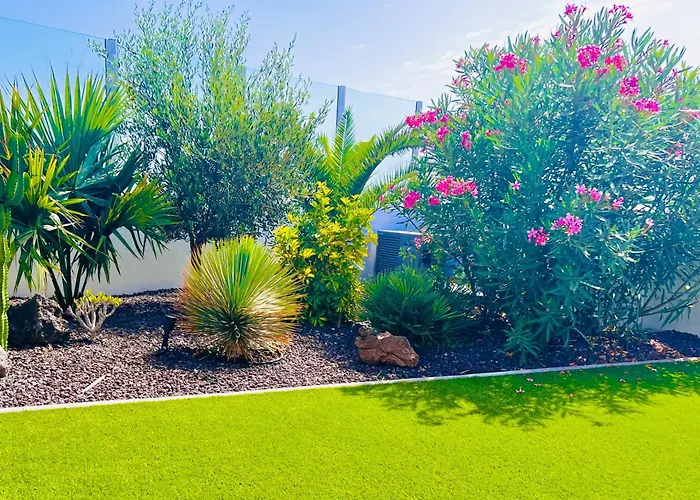 Villa El Palmeral - Exlusive With Private, Heated Pool In Corralejo